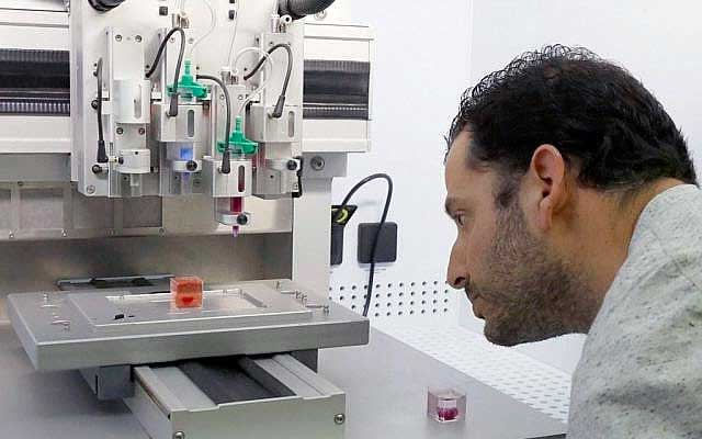 Ученые в Израиле напечатали живое сердце на 3D-принтере